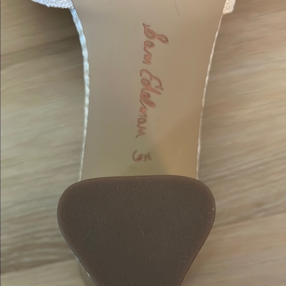 Stylish Women's Pom Pom Sandals - Picture 3 of 4